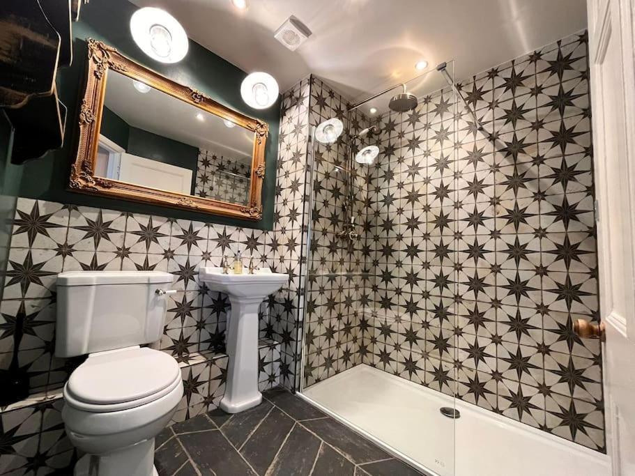 Blue Anchor House - Seaview, Hot Tub Apartments מראה חיצוני תמונה