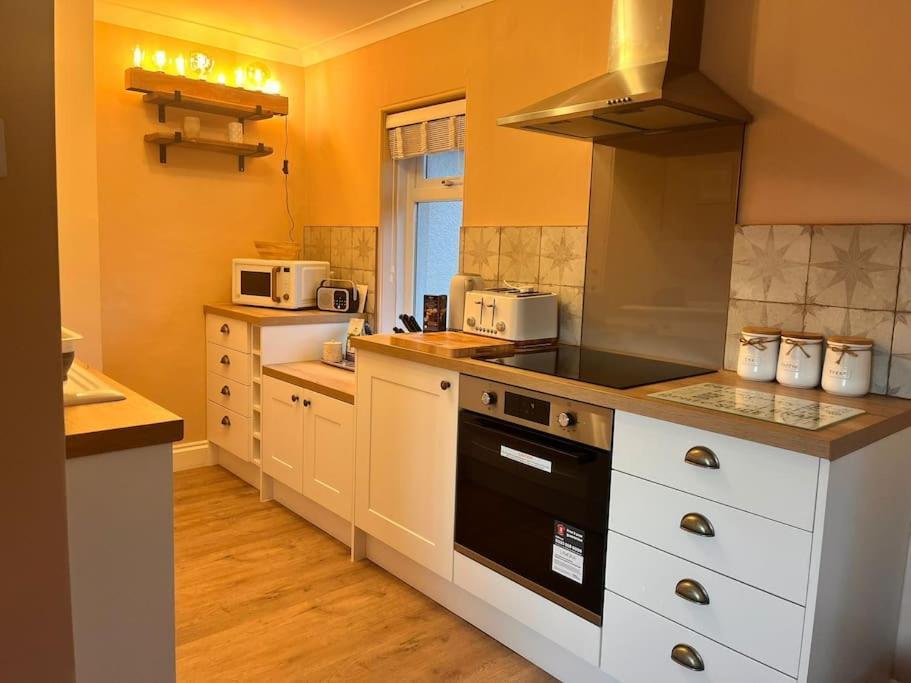 Blue Anchor House - Seaview, Hot Tub Apartments מראה חיצוני תמונה