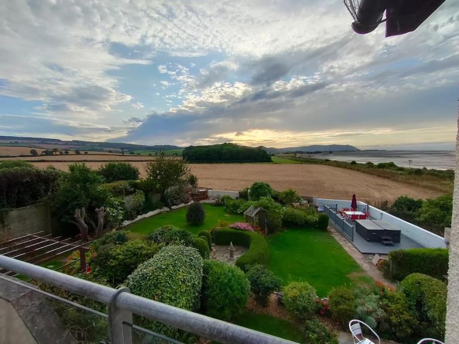 Blue Anchor House - Seaview, Hot Tub Apartments מראה חיצוני תמונה