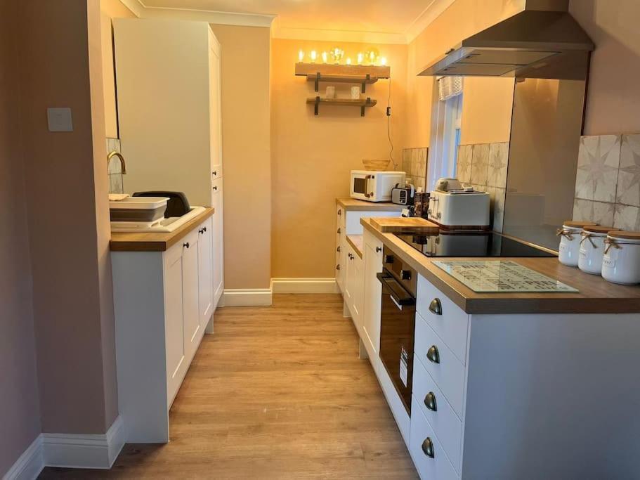 Blue Anchor House - Seaview, Hot Tub Apartments מראה חיצוני תמונה