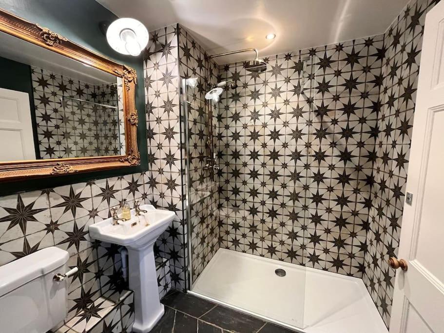Blue Anchor House - Seaview, Hot Tub Apartments מראה חיצוני תמונה
