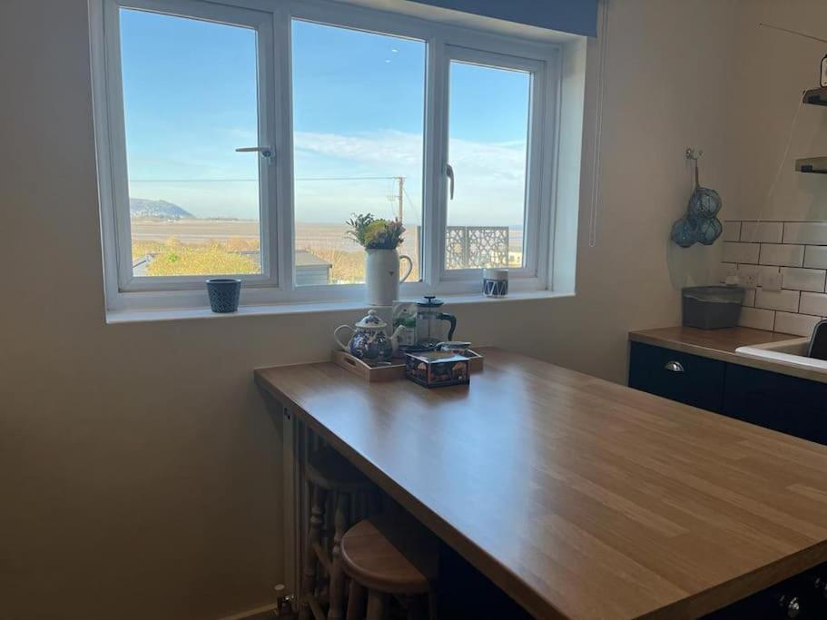 Blue Anchor House - Seaview, Hot Tub Apartments מראה חיצוני תמונה