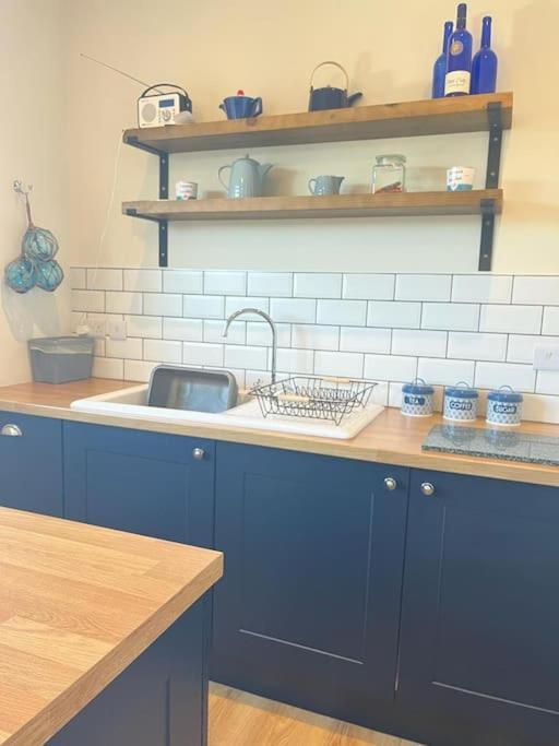Blue Anchor House - Seaview, Hot Tub Apartments מראה חיצוני תמונה
