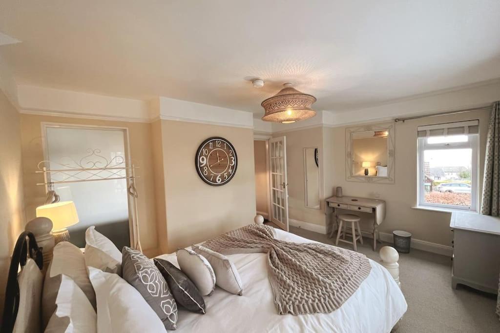 Blue Anchor House - Seaview, Hot Tub Apartments מראה חיצוני תמונה