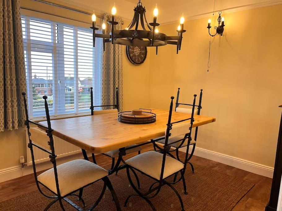 Blue Anchor House - Seaview, Hot Tub Apartments מראה חיצוני תמונה