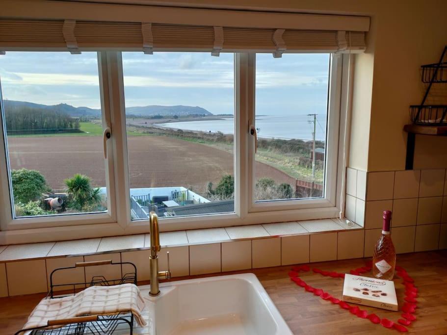 Blue Anchor House - Seaview, Hot Tub Apartments מראה חיצוני תמונה