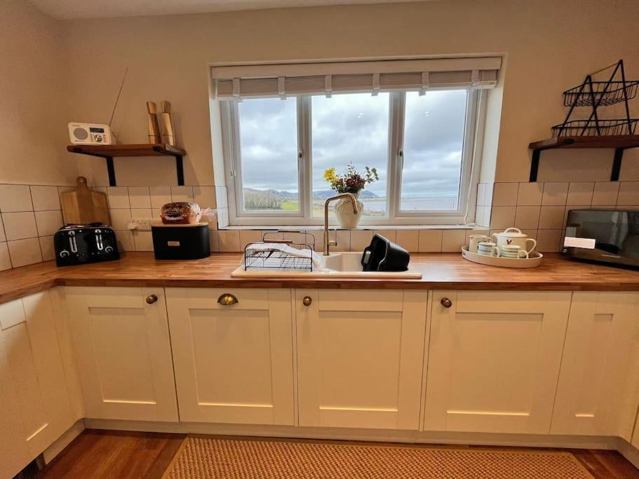 Blue Anchor House - Seaview, Hot Tub Apartments מראה חיצוני תמונה