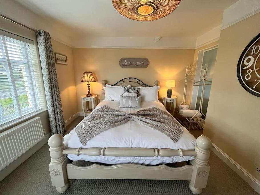 Blue Anchor House - Seaview, Hot Tub Apartments מראה חיצוני תמונה
